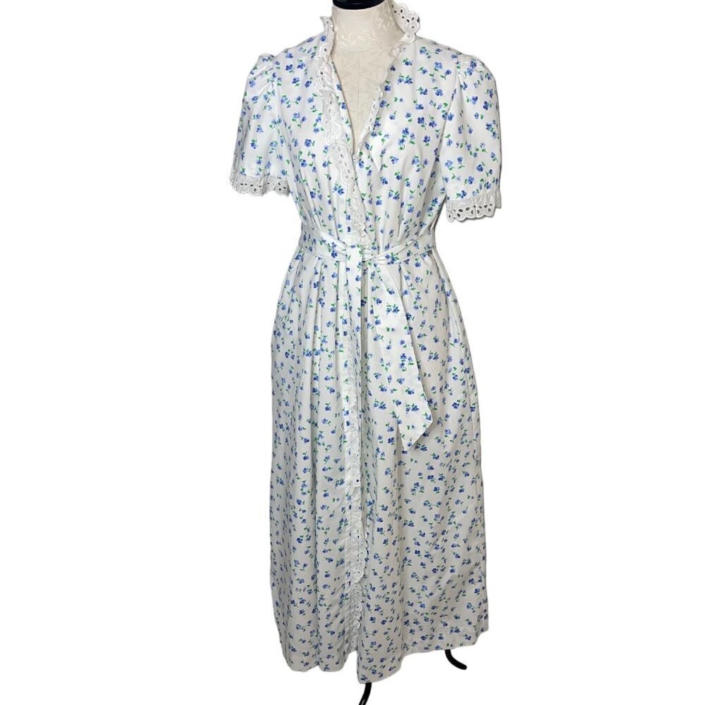 Chiha Vintage Womens Robe Size Medium White Floral Lace Trim Zipper Closure